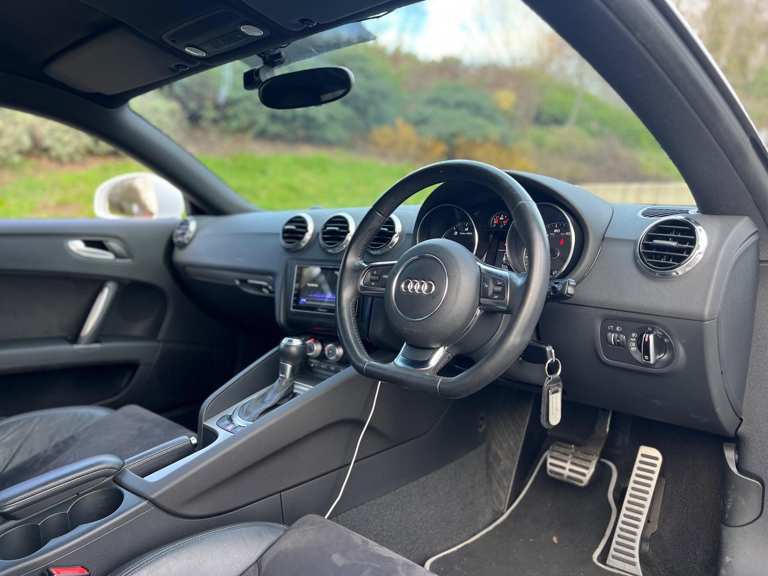 Used Audi TT 2011 for sale - 76898941: Photo 6