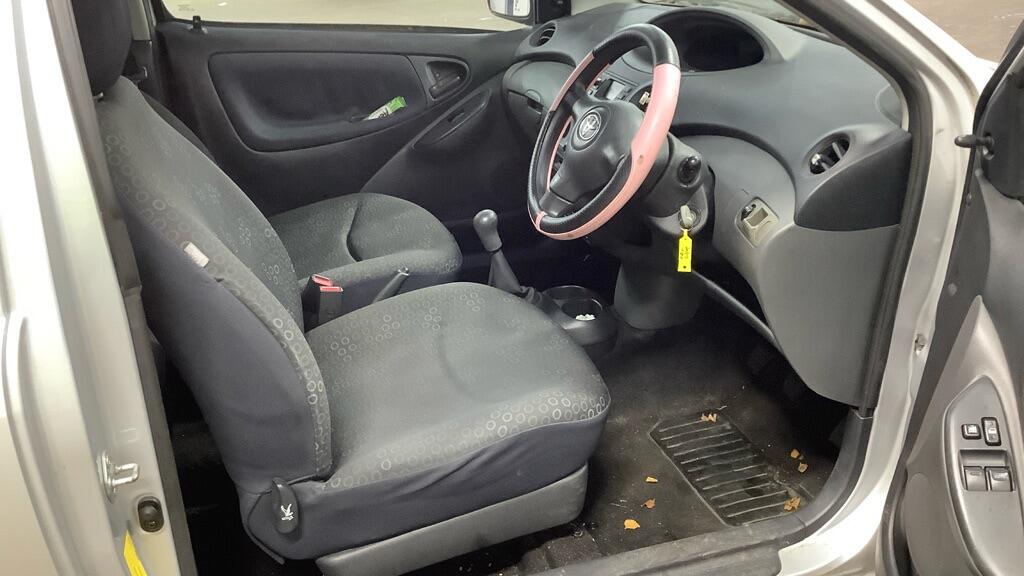 Used Toyota Yaris 2004 for sale - 76550451: Photo 9