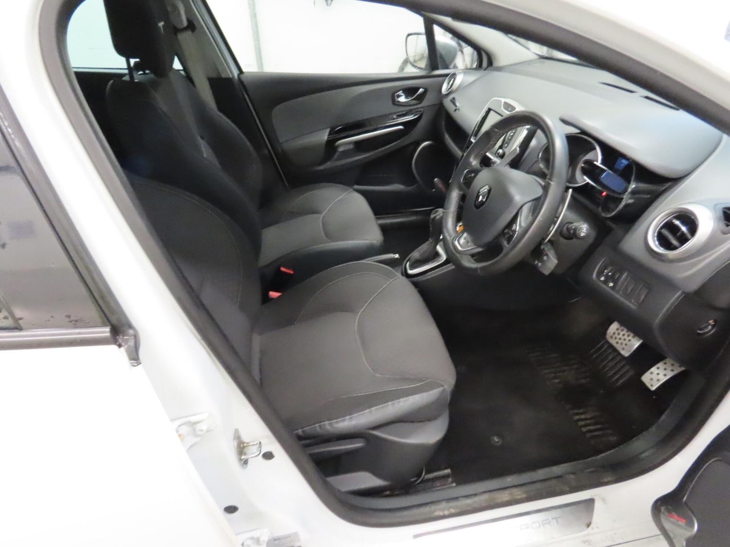 Used Renault Clio 2013 for sale - 77994146: Photo 3