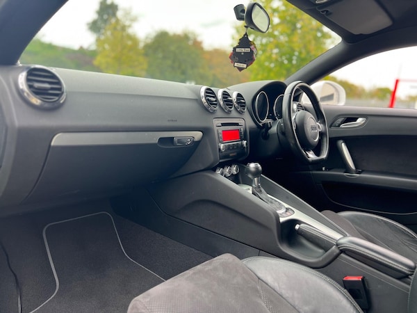 Used Audi TT 2010 for sale - 76251390: Photo 4