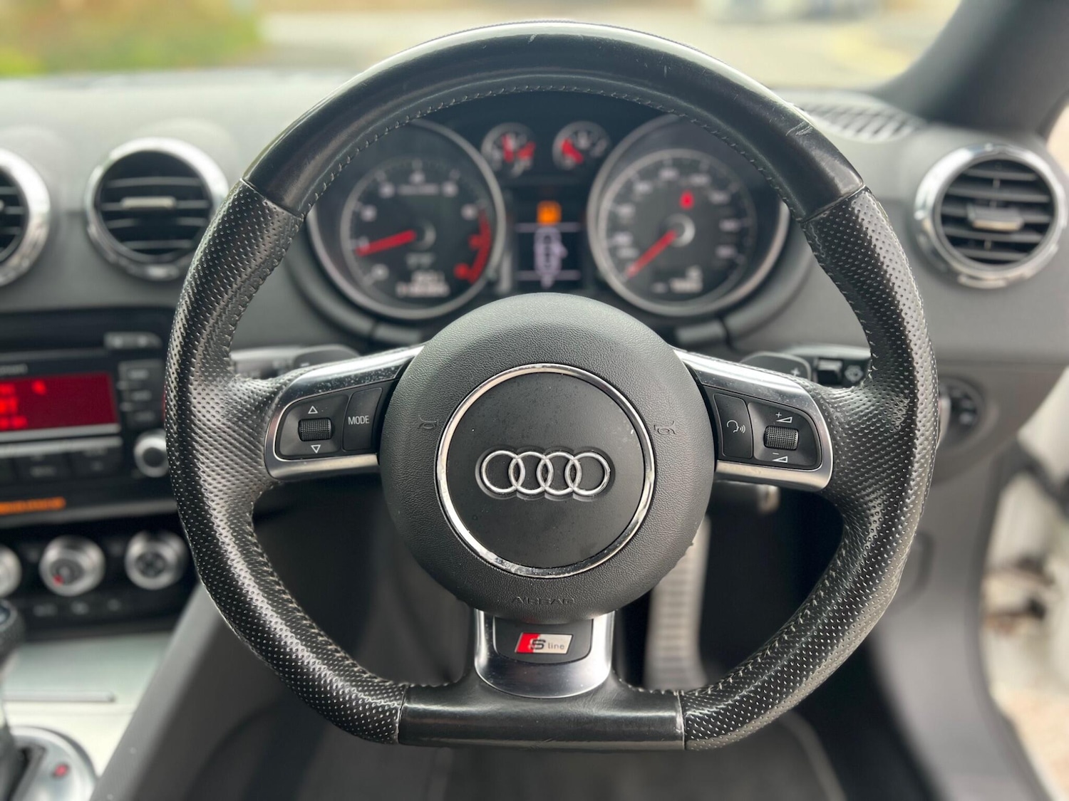 Used Audi TT 2010 for sale - 76251390: Photo 5