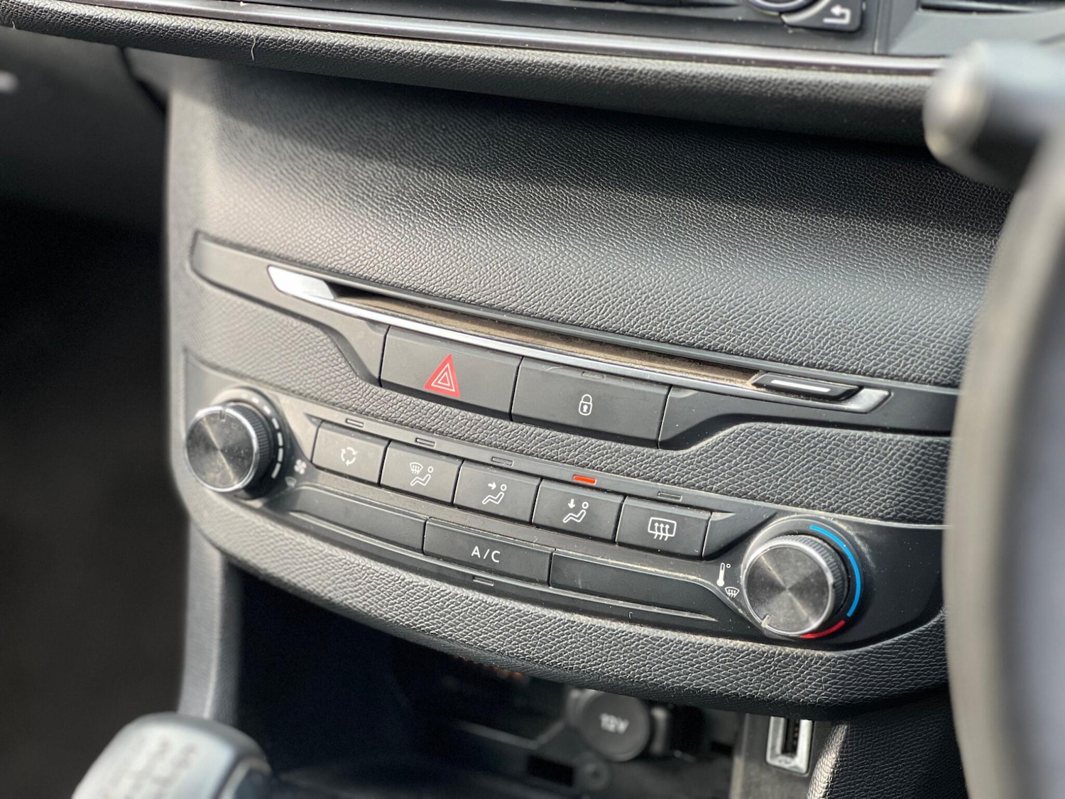 Used Peugeot 308 2015 for sale - 77784178: Photo 29