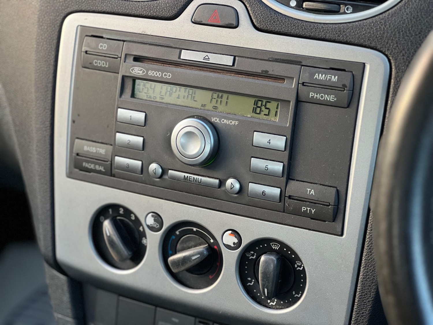 Used Ford Focus 2005 for sale - 76898956: Photo 29