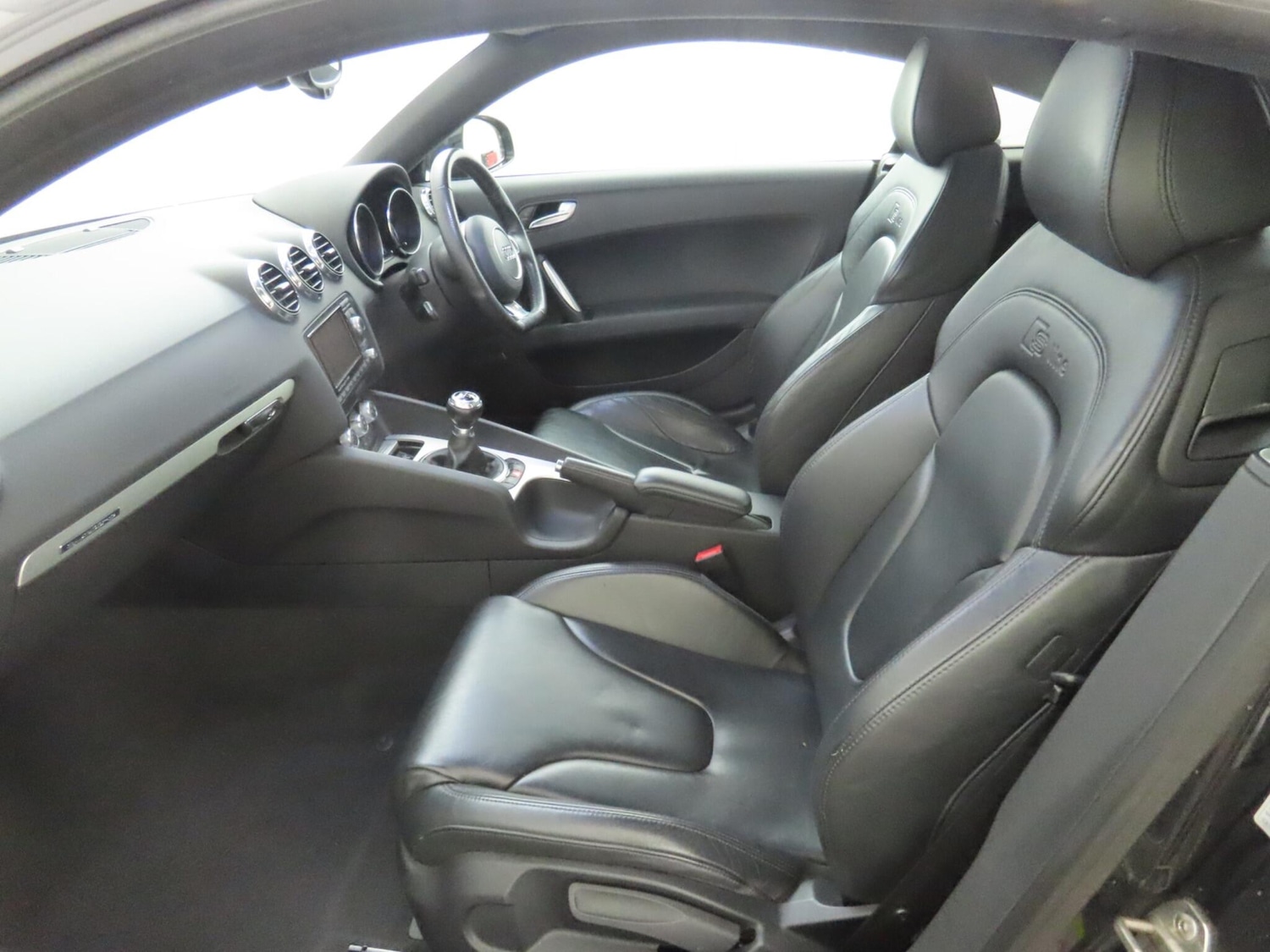 Used Audi TT 2011 for sale - 77523945: Photo 4