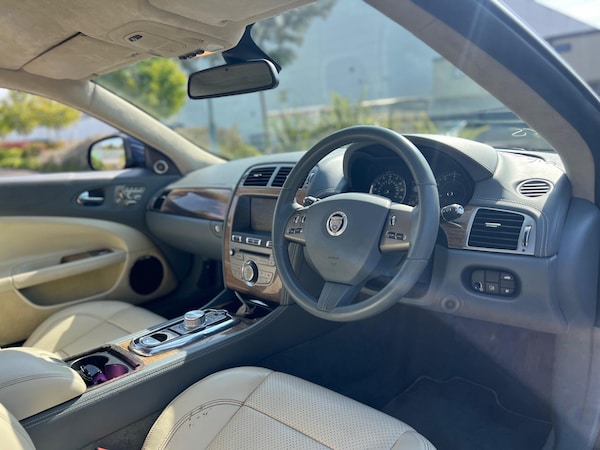 Used Jaguar XK 2010 for sale - 75519056: Photo 6