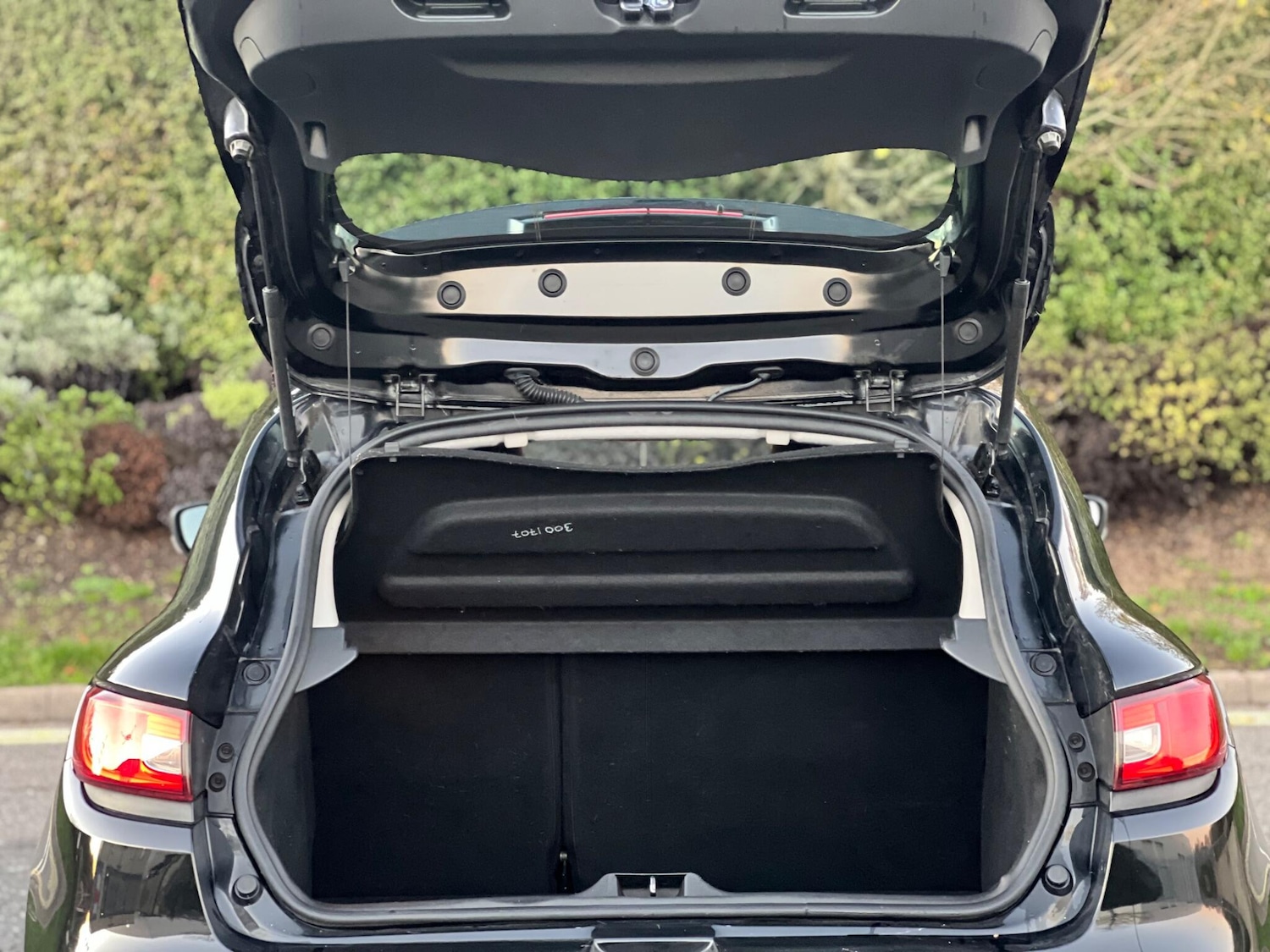 Used Renault Clio 2014 for sale - 76620032: Photo 16