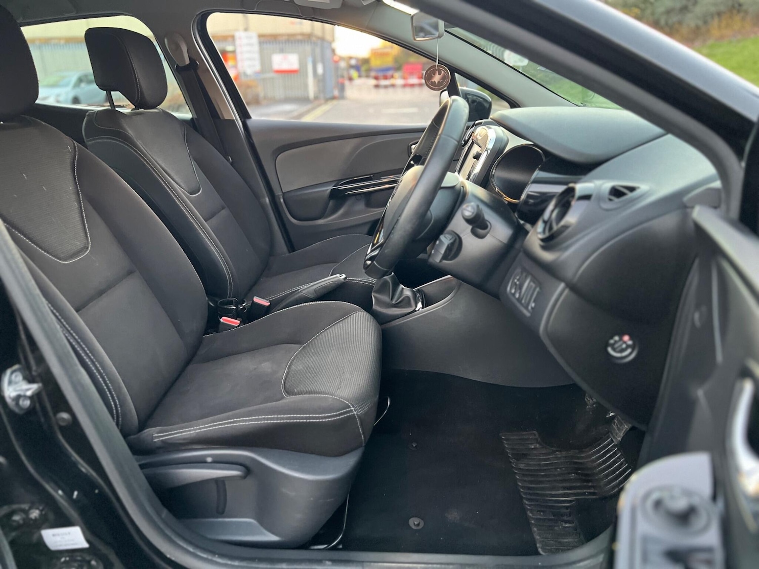 Used Renault Clio 2014 for sale - 76620032: Photo 17