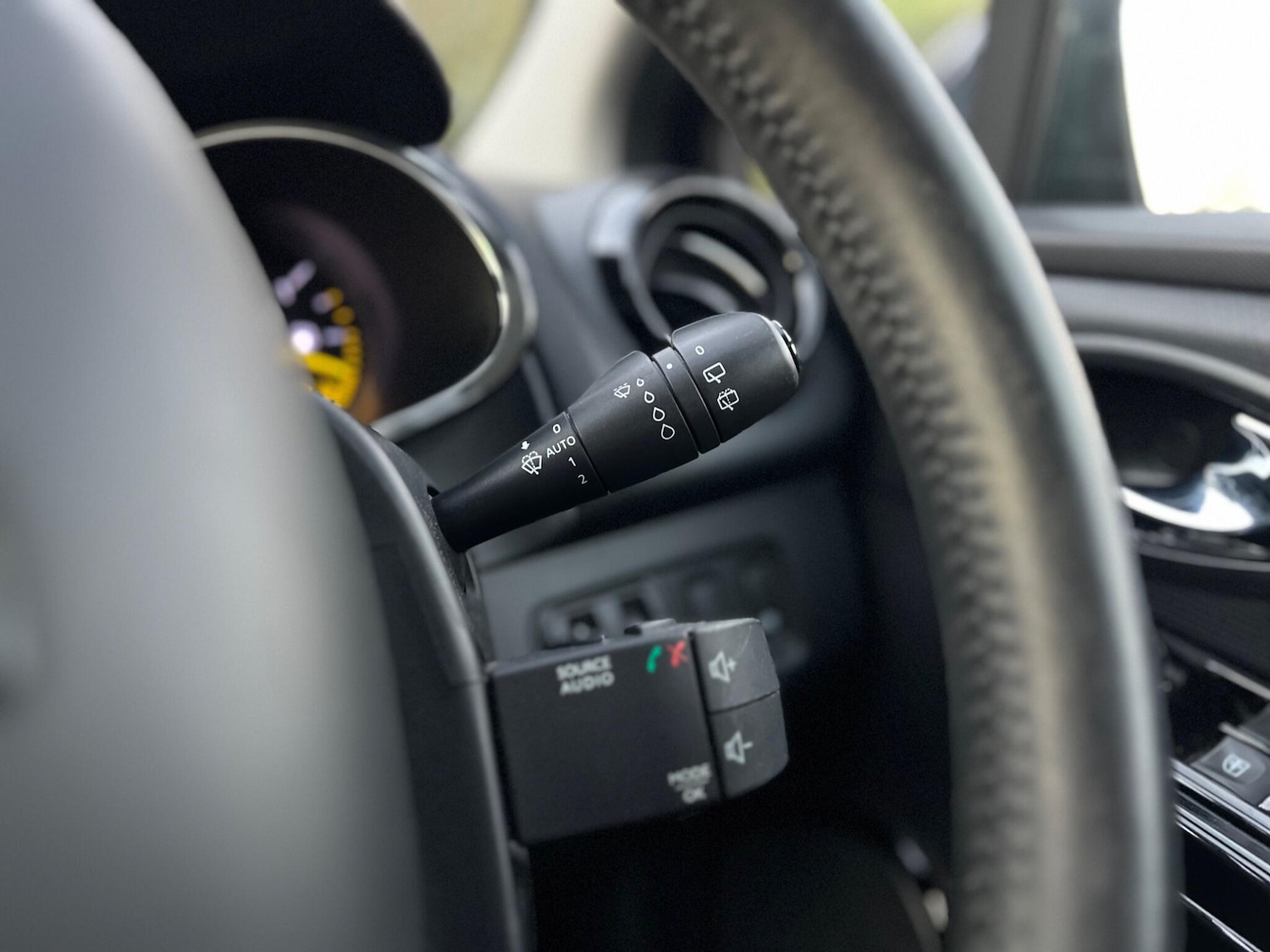 Used Renault Clio 2014 for sale - 76620032: Photo 27