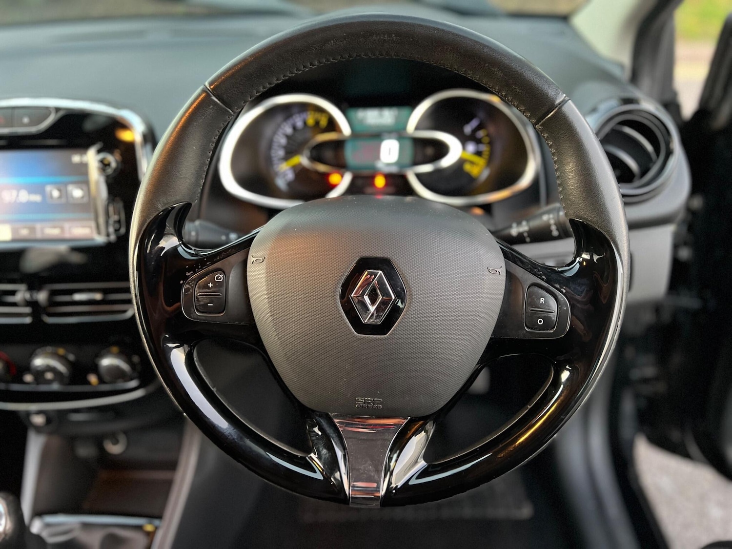 Used Renault Clio 2014 for sale - 76620032: Photo 6