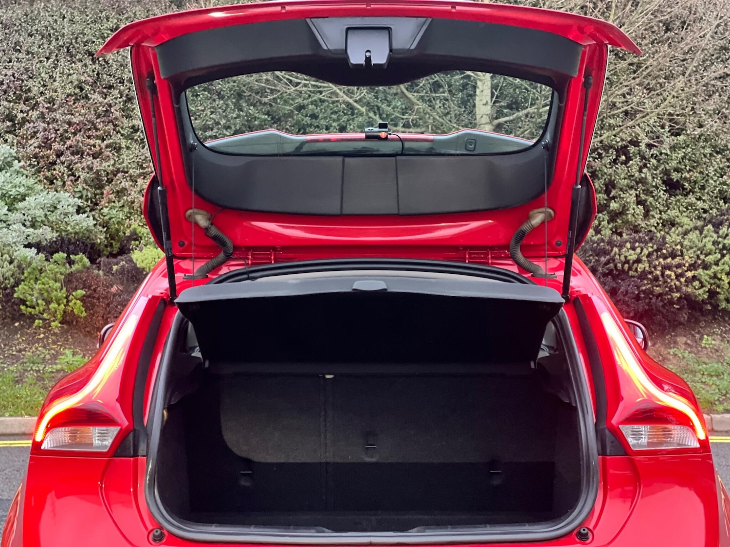 Used Volvo V40 2014 for sale - 77039973: Photo 15