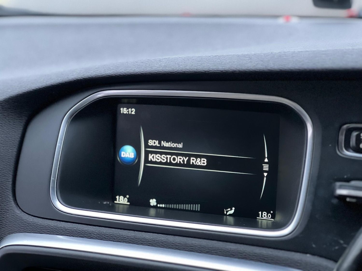 Used Volvo V40 2014 for sale - 77039973: Photo 28