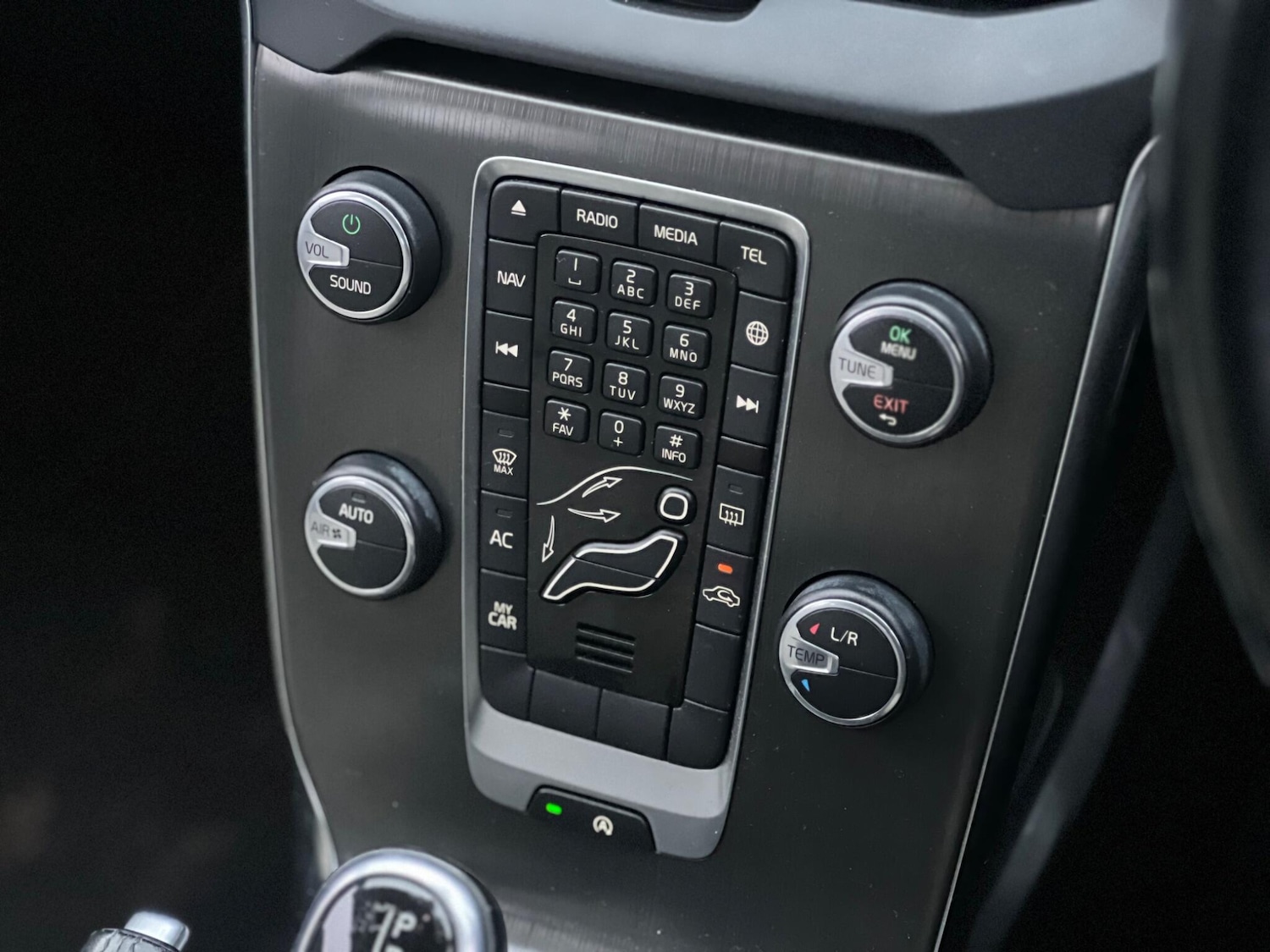 Used Volvo V40 2014 for sale - 77039973: Photo 31