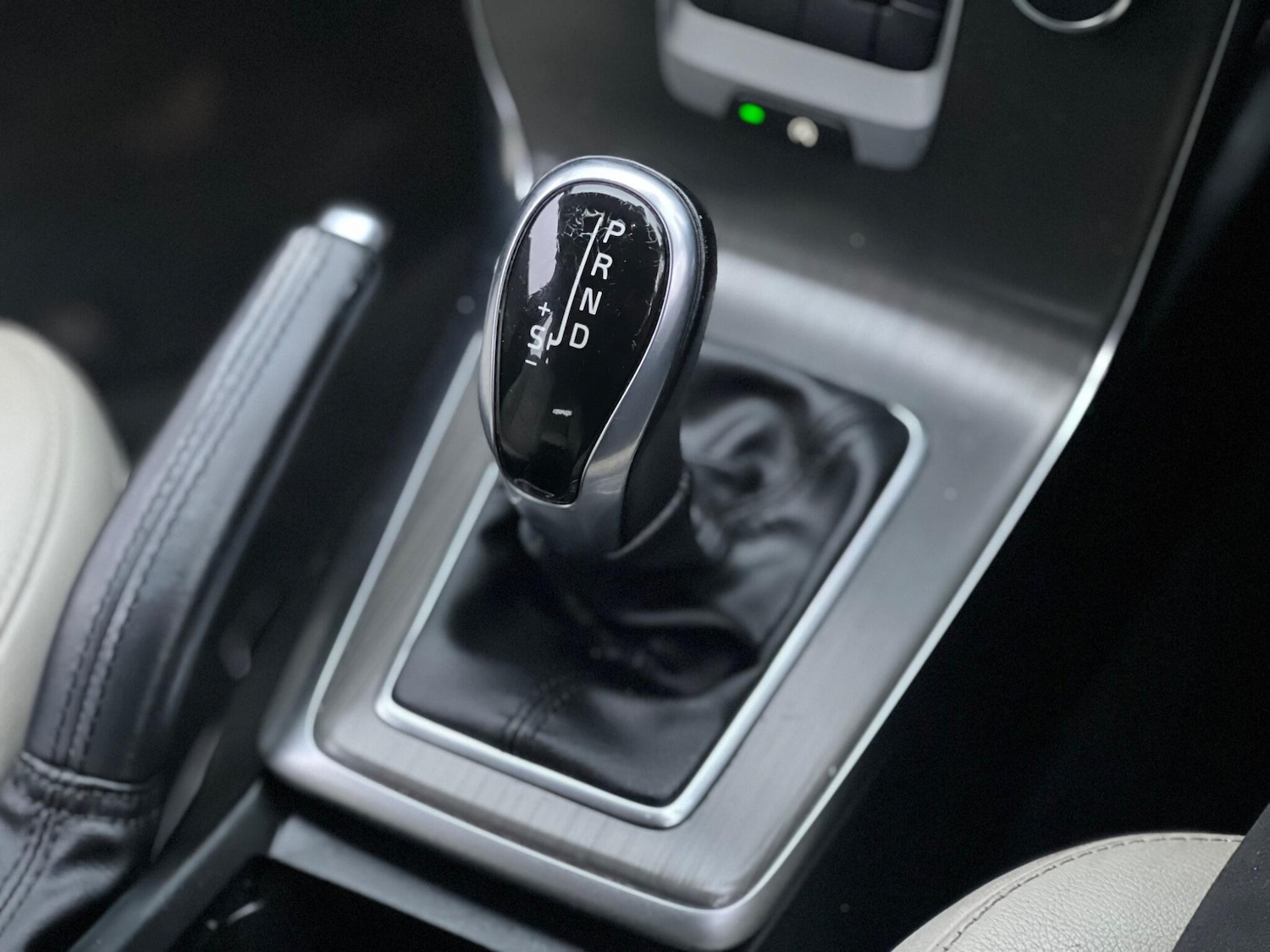 Used Volvo V40 2014 for sale - 77039973: Photo 32