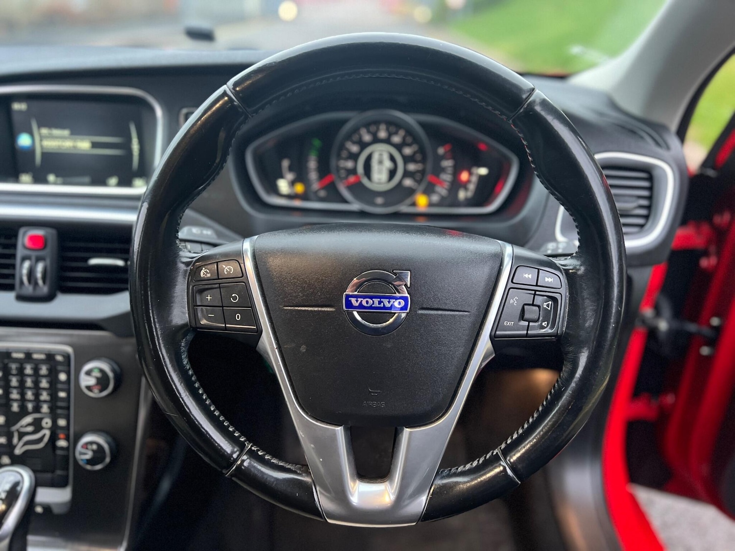 Used Volvo V40 2014 for sale - 77039973: Photo 6