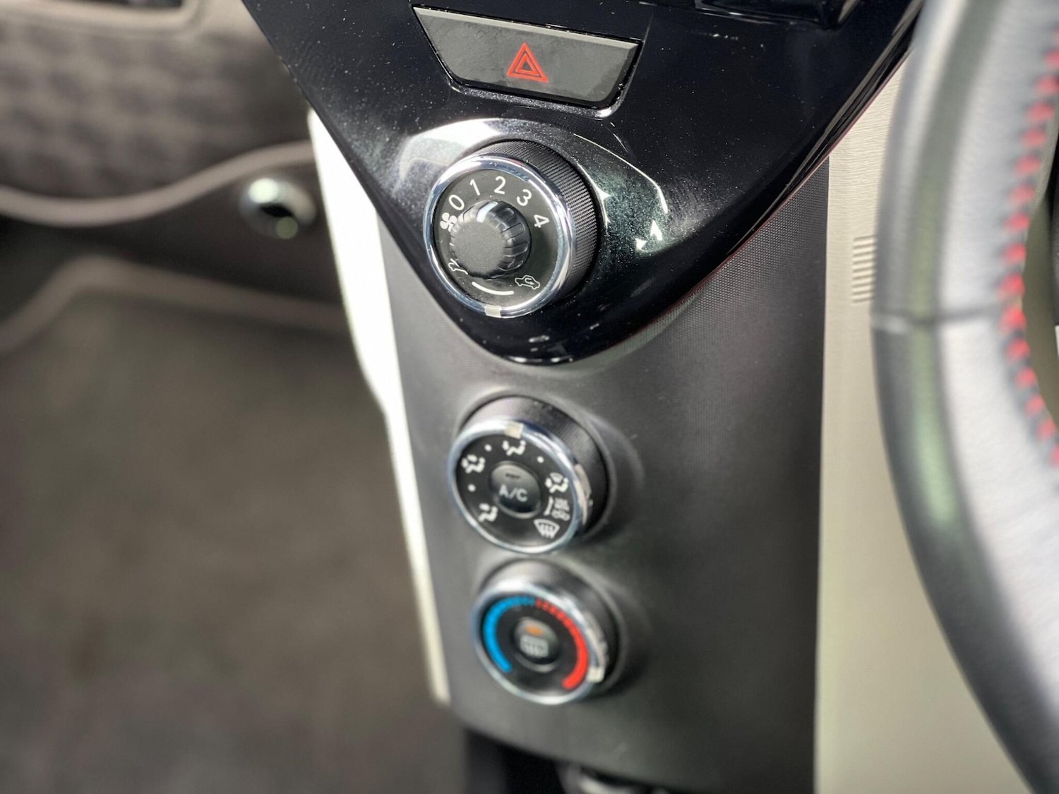 Used Toyota IQ 2011 for sale - 77229394: Photo 24