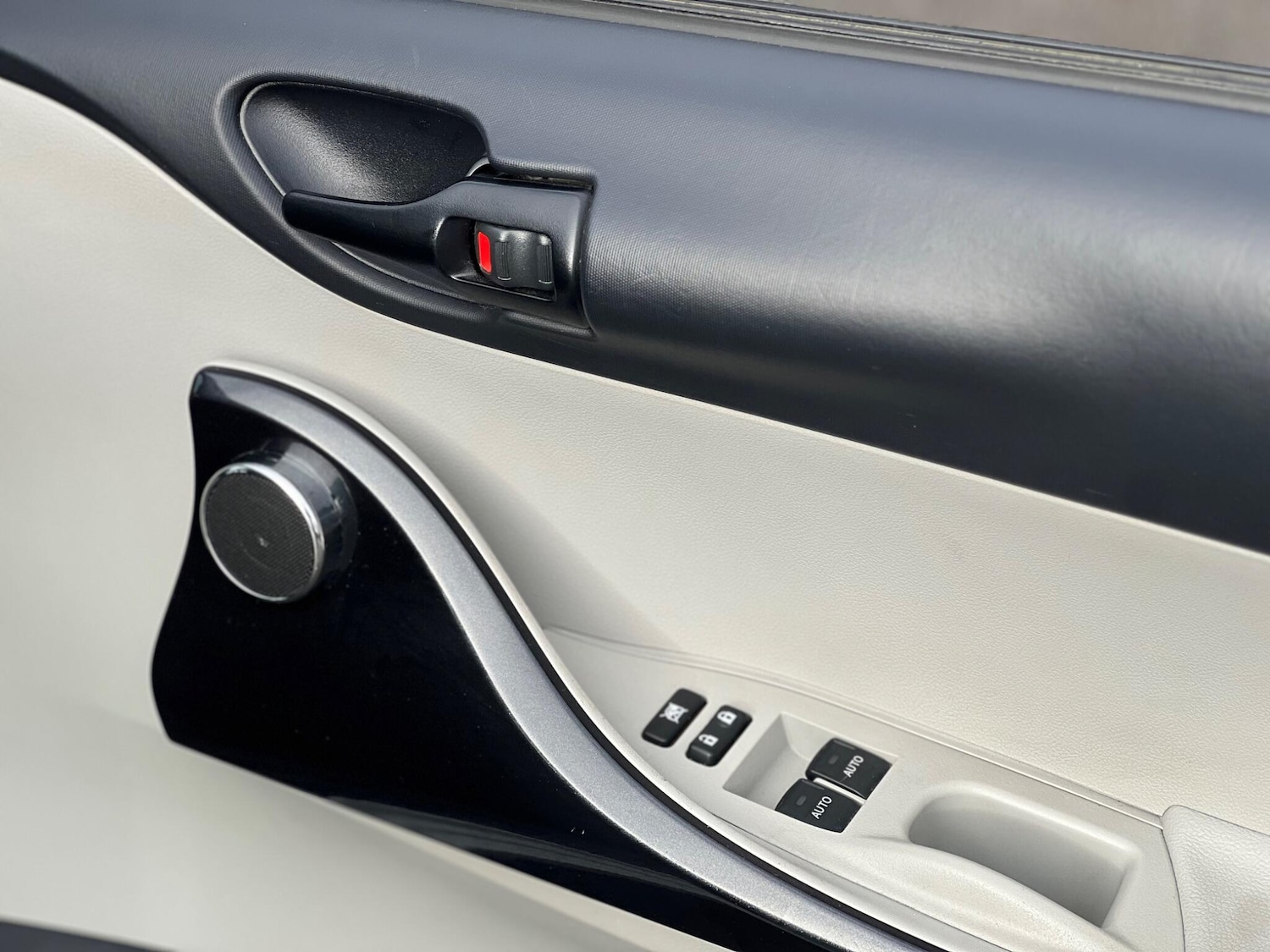 Used Toyota IQ 2011 for sale - 77229394: Photo 33