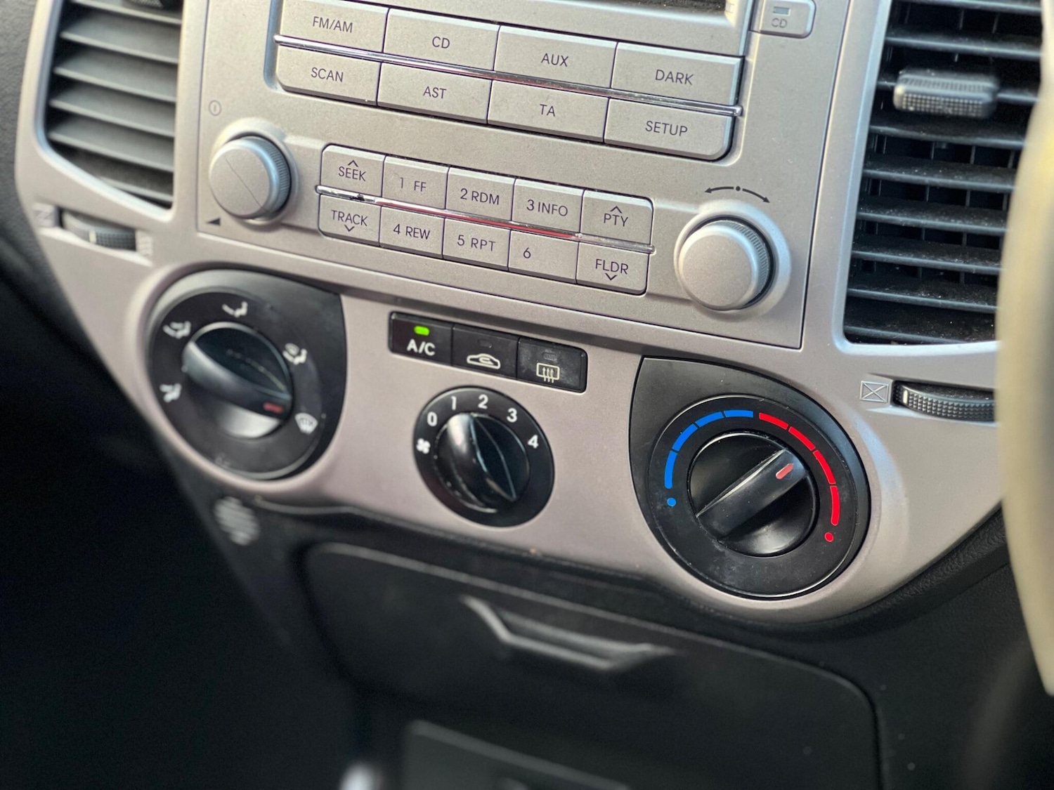 Used Hyundai i20 2010 for sale - 76550021: Photo 31