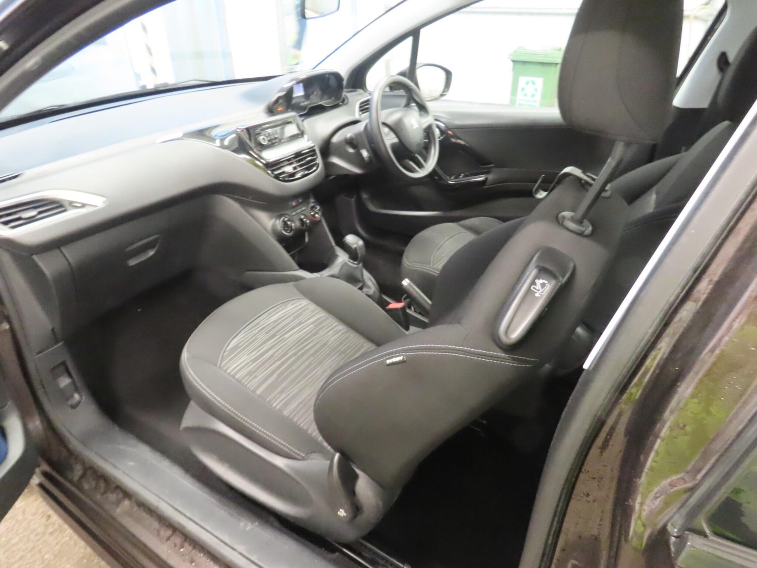 Used Peugeot 208 for sale - 77784467: Photo 3