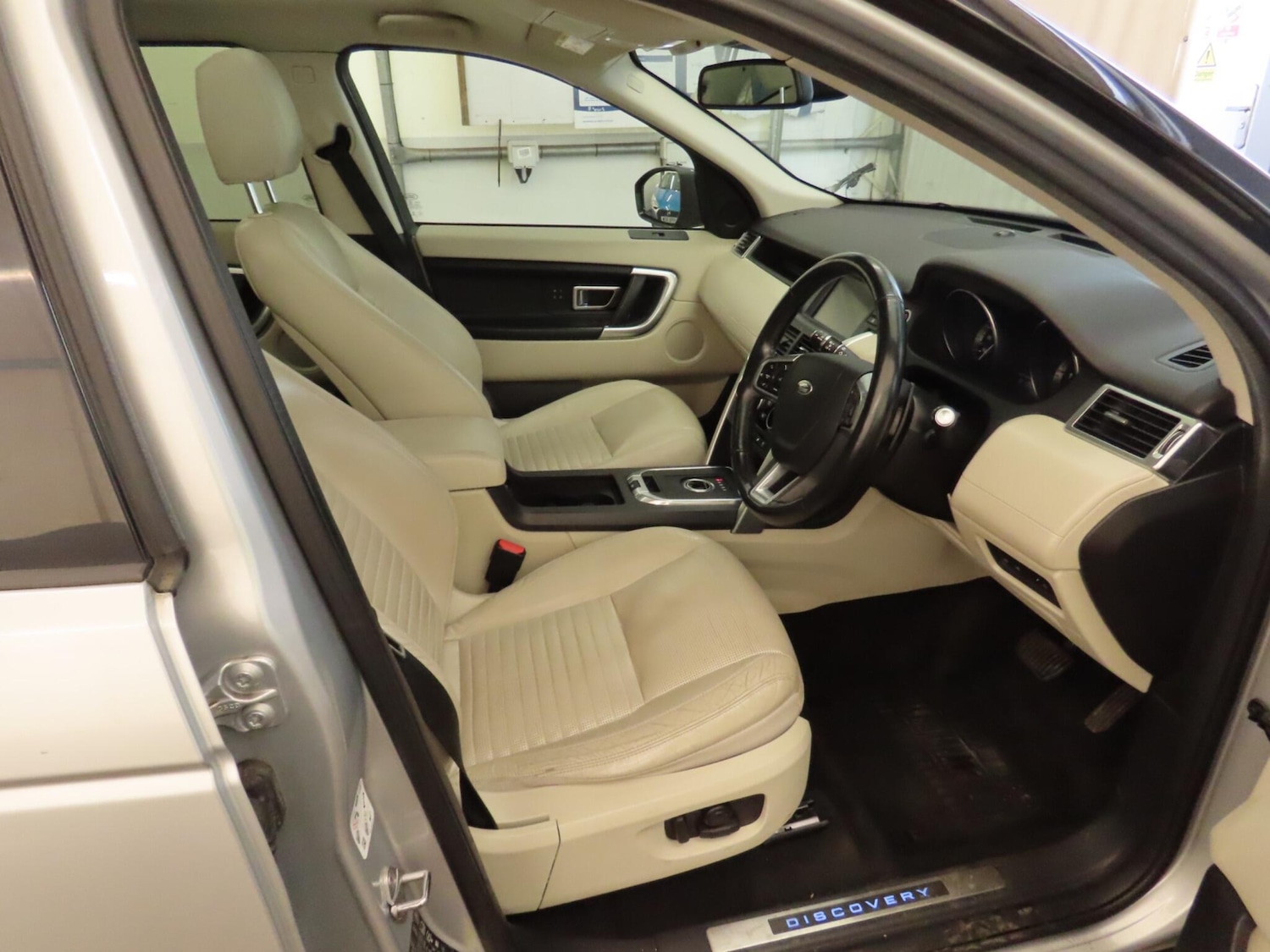 Used Land Rover Discovery Sport 2016 for sale - 77993991: Photo 3