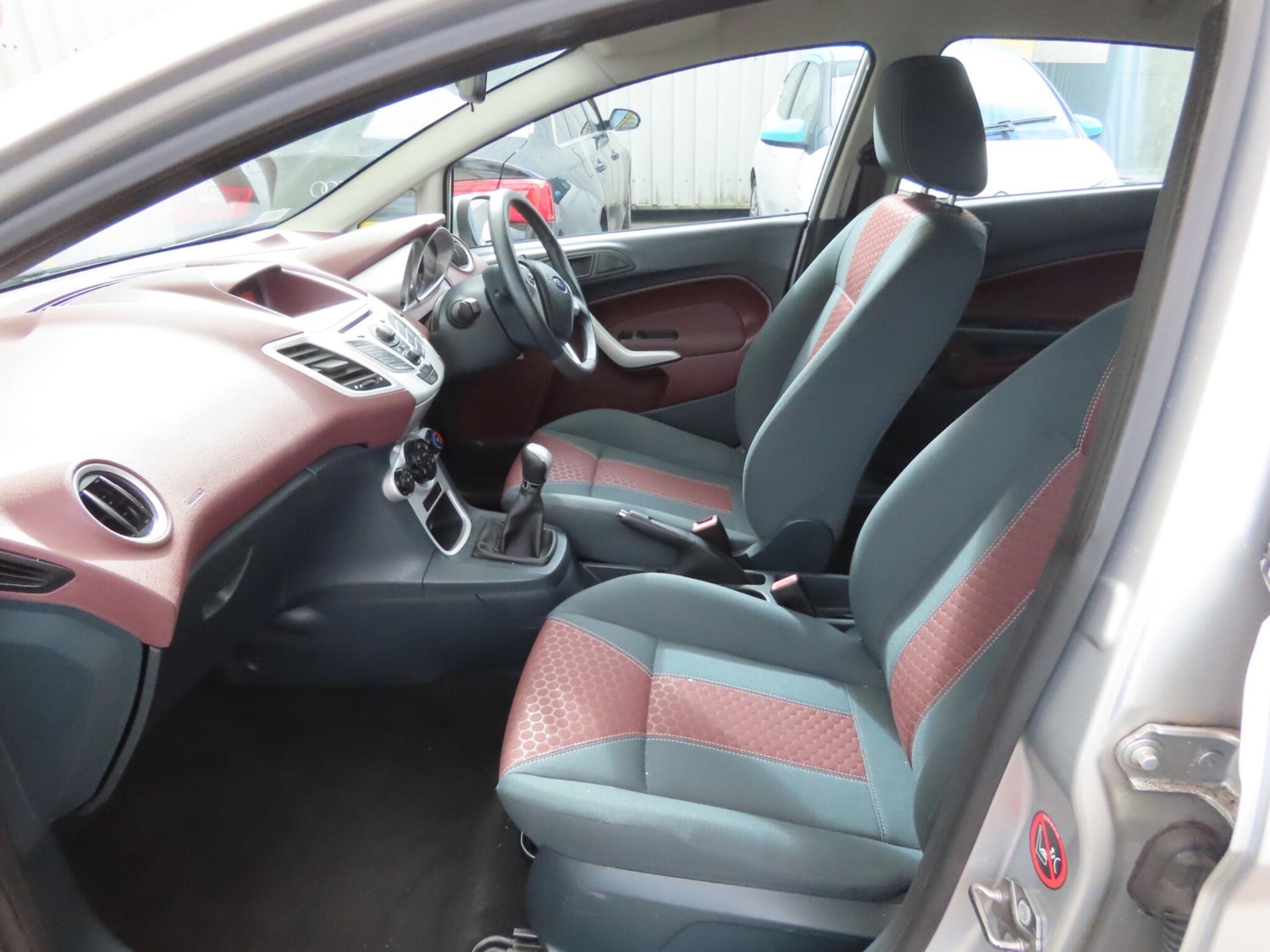 Used Ford Fiesta 2011 for sale - 77977968: Photo 2