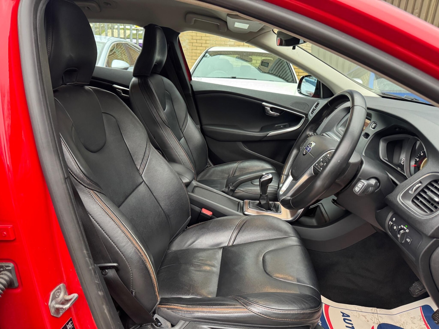 Used Volvo V40 2015 for sale - 77305560: Photo 10