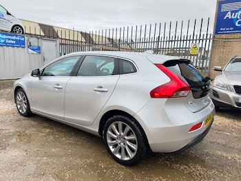 Used Volvo V40 2014 for sale - 77613012: Photo
