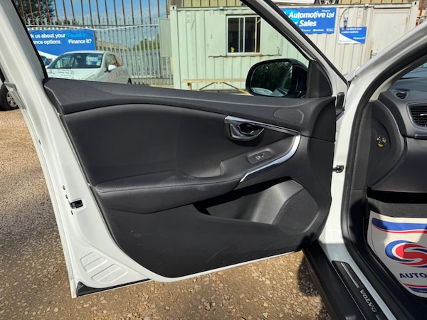 Used Volvo V40 Cross Country 2015 for sale - 75493499: Photo 14