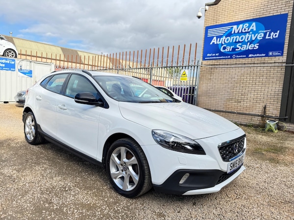 Used Volvo V40 Cross Country 2015 for sale - 75493499: Photo 2