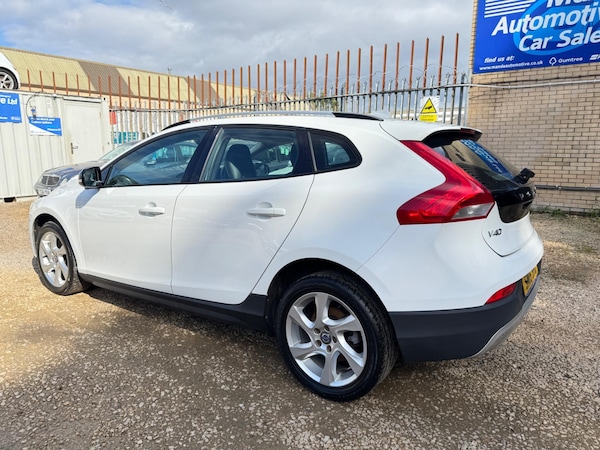 Used Volvo V40 Cross Country 2015 for sale - 75493499: Photo 3