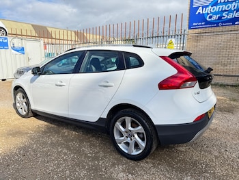 Used Volvo V40 Cross Country 2015 for sale - 75493499: Photo