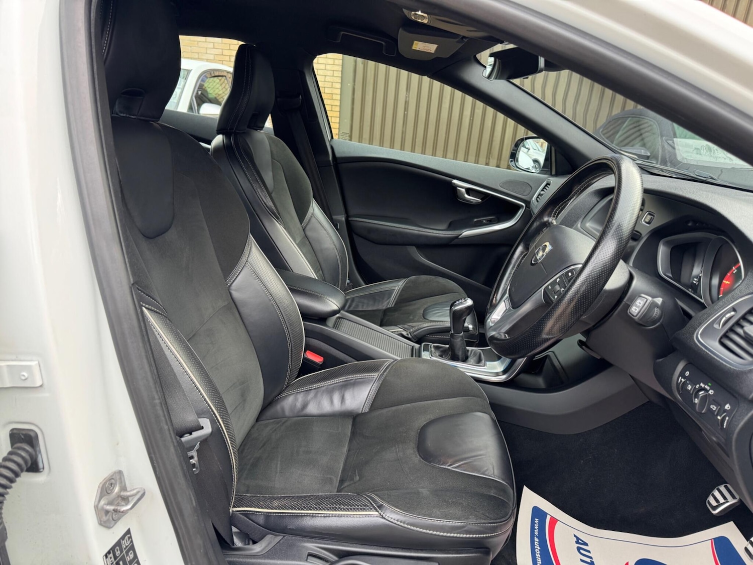 Used Volvo V40 2015 for sale - 76994892: Photo 10