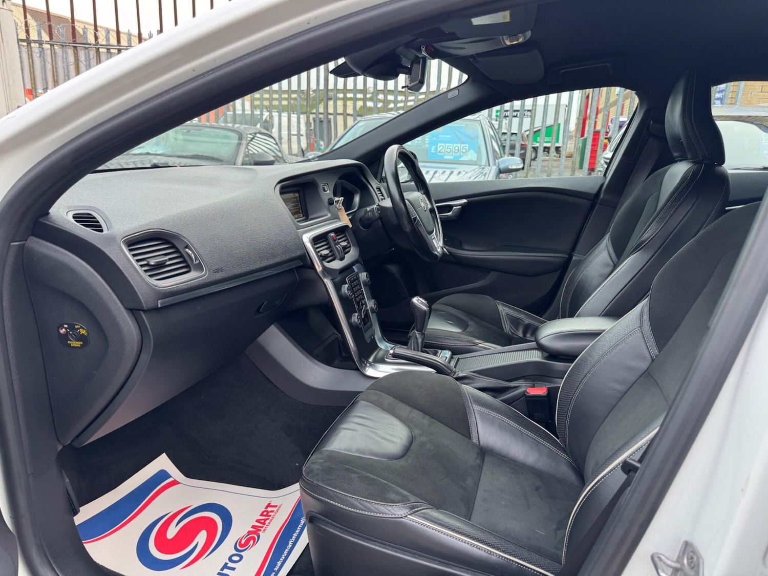 Used Volvo V40 2015 for sale - 76994892: Photo 13