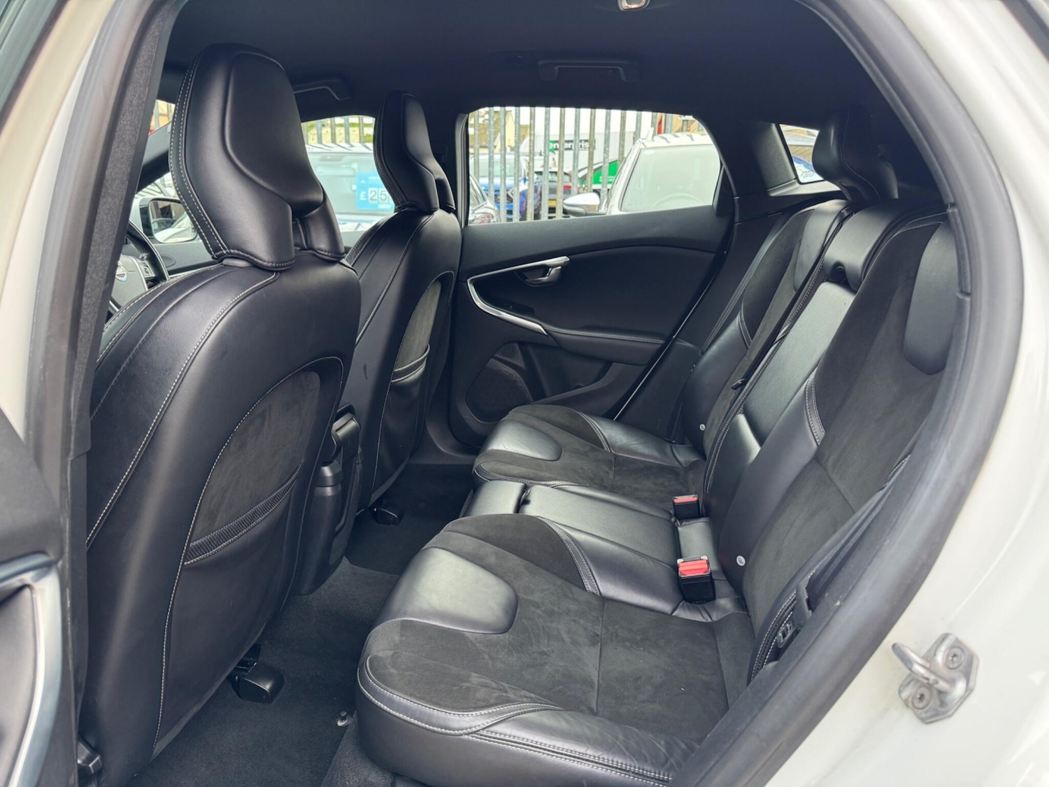 Used Volvo V40 2015 for sale - 76994892: Photo 15