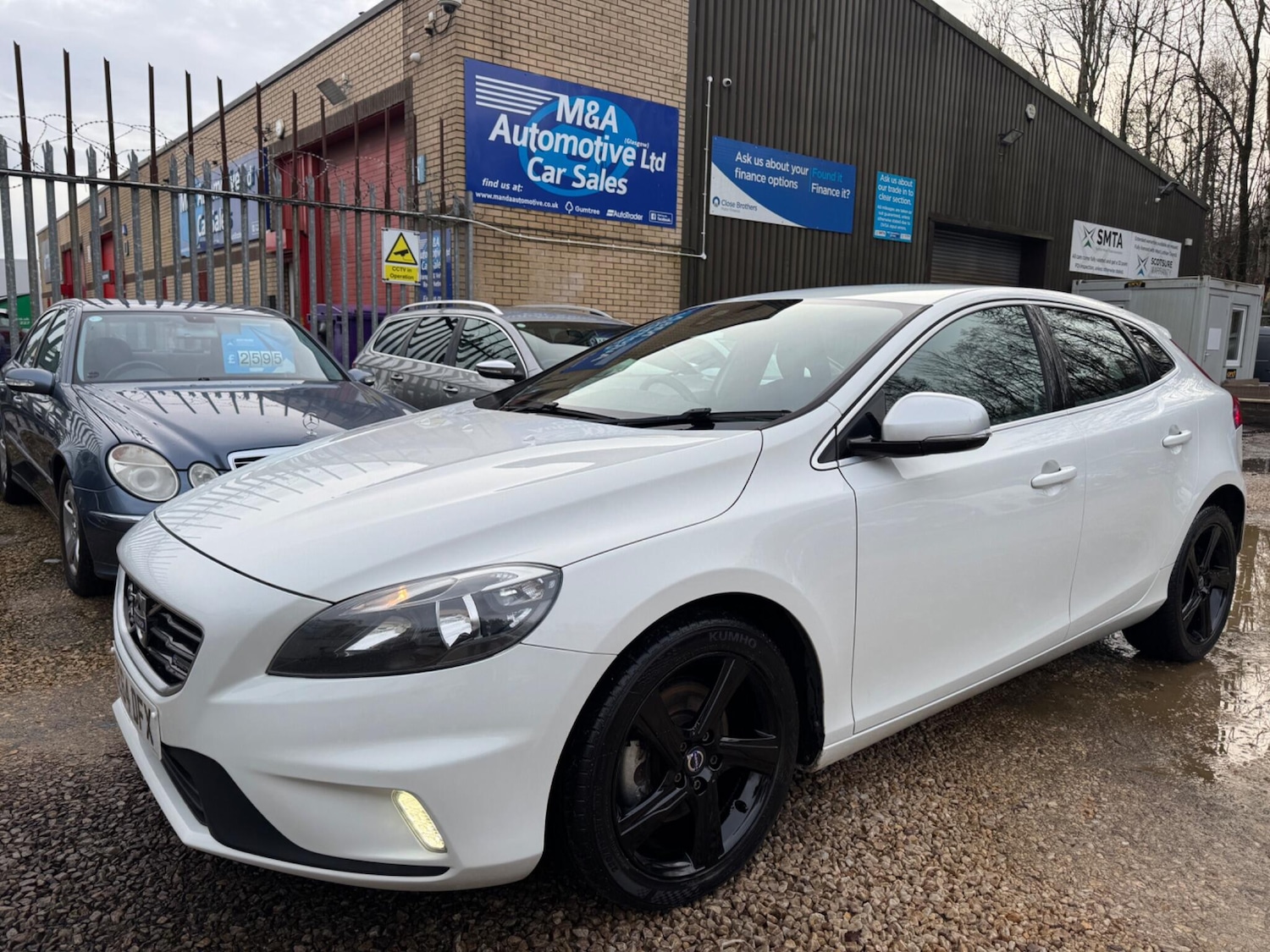 Used Volvo V40 2015 for sale - 76994892: Photo 2