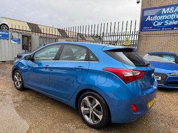 Used Hyundai i30 2015 for sale - 76136801: Photo