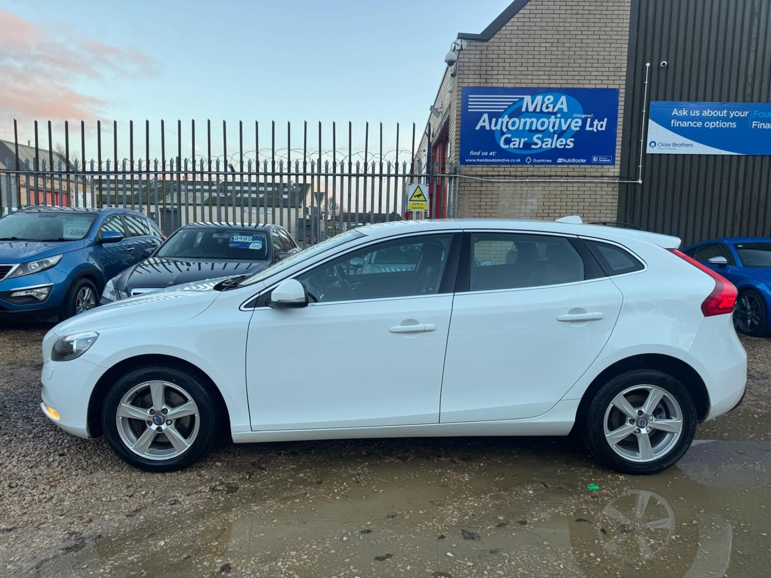 Used Volvo V40 2016 for sale - 76584424: Photo 3