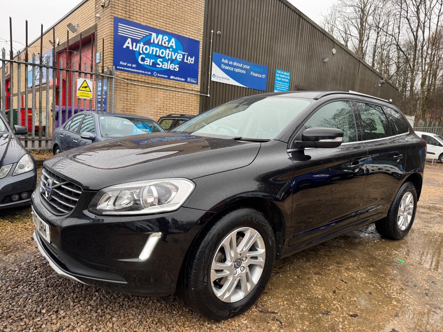 Used Volvo XC60 2017 for sale - 76619833: Photo 2