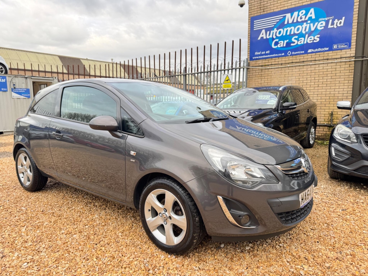 Used Vauxhall Corsa 2014 for sale - 77939883: Photo 2