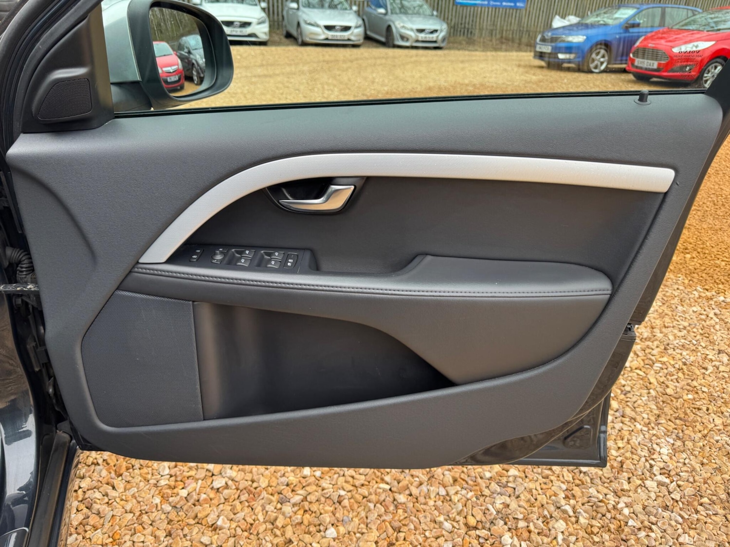 Used Volvo V70 2013 for sale - 78170505: Photo 12