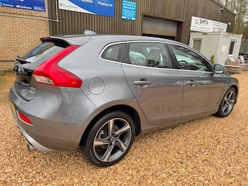 Used Volvo V40 2016 for sale - 78261410: Photo