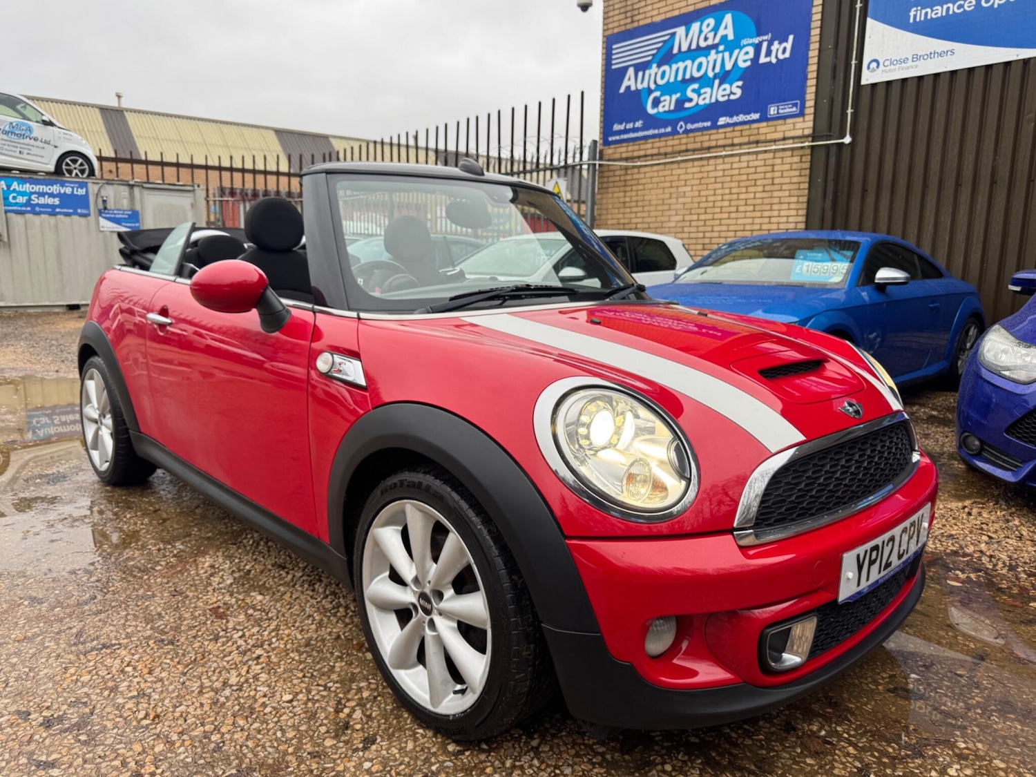 Used MINI Convertible 2012 for sale - 76742381: Photo 2