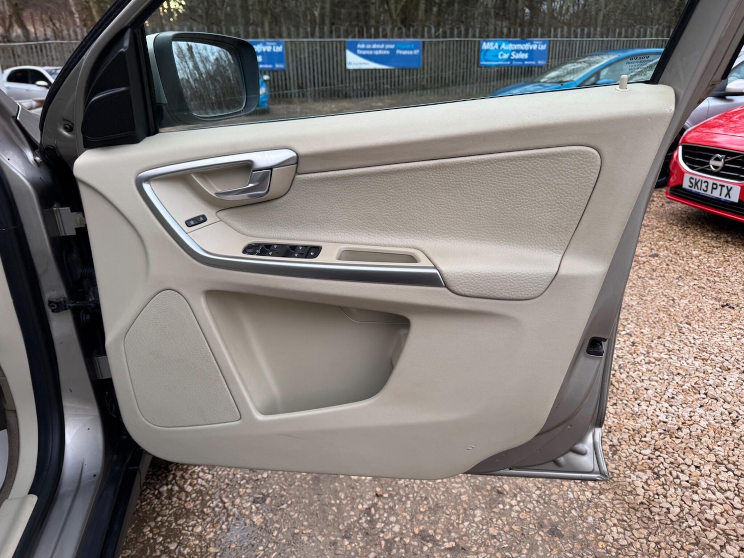 Used Volvo XC60 2010 for sale - 77468013: Photo 12