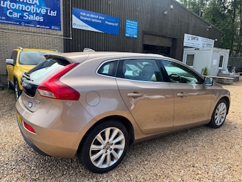Used Volvo V40 2013 for sale - 79484906: Photo