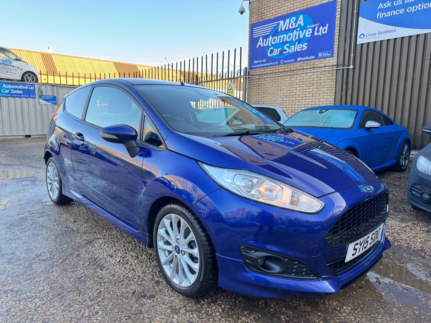 Used Ford Fiesta 2015 for sale - 76975979: Photo 2