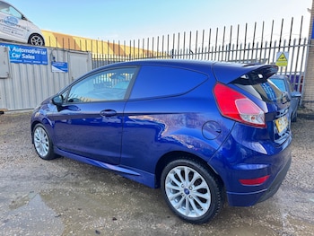 Used Ford Fiesta 2015 for sale - 76975979: Photo