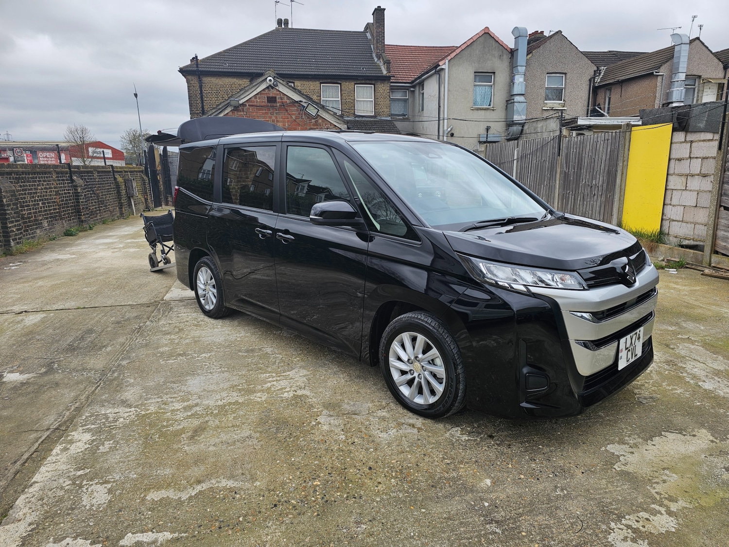 Used Toyota Voxy 2025 for sale - 78209702: Photo 2