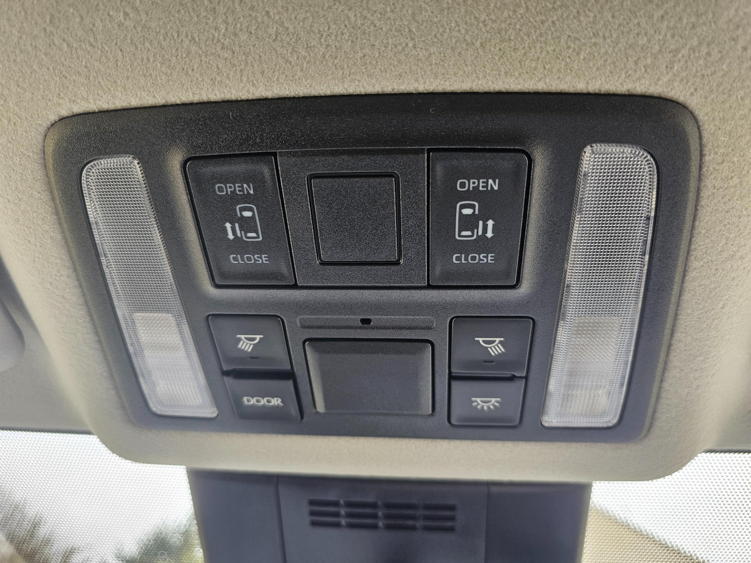 Used Toyota Voxy 2025 for sale - 78209702: Photo 79