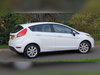 Used Ford Fiesta 2010 for sale - 76063020: Photo