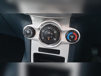 Used Ford Fiesta 2010 for sale - 76063020: Photo