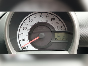 Used Toyota AYGO 2013 for sale - 76011983: Photo 2